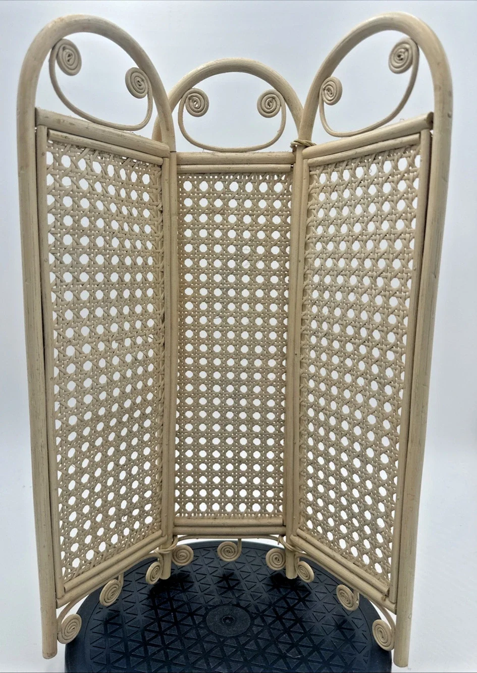 Dollhouse Size White Wicker Victorian Room Divider Screen